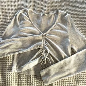 Like new gray long sleeve crop shirt